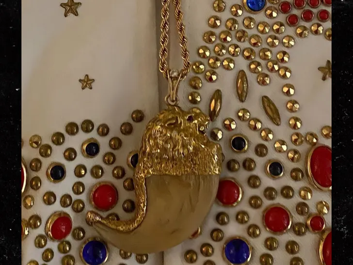 The Story Behind Elvis Presley’s Lion Claw Necklace